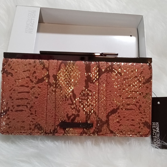 Reaction Kenneth Cole Handbags - 🤎New Kenneth Cole Wallet 🤎